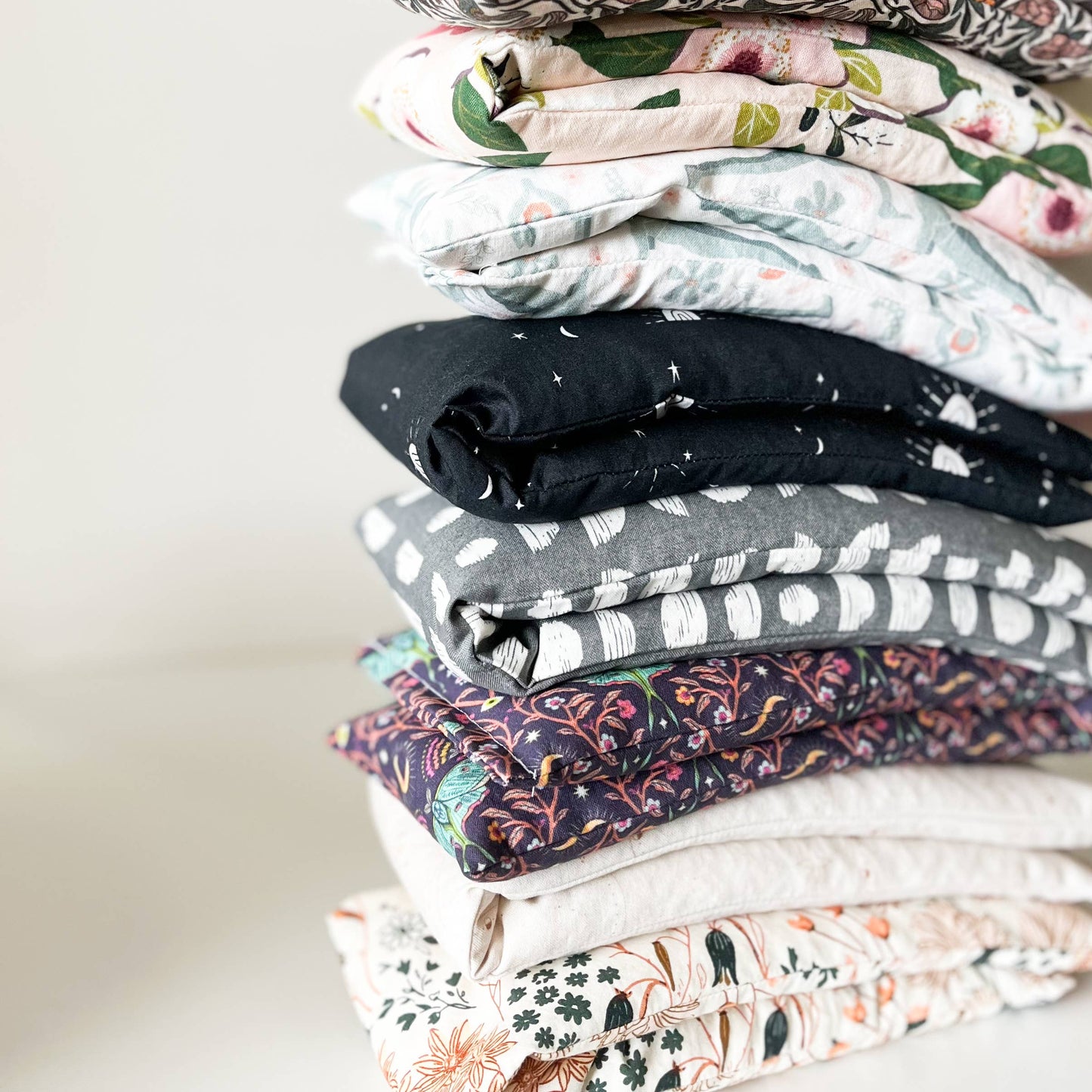 Hot & Cold Therapy Neck Wrap - Dark Green Floral