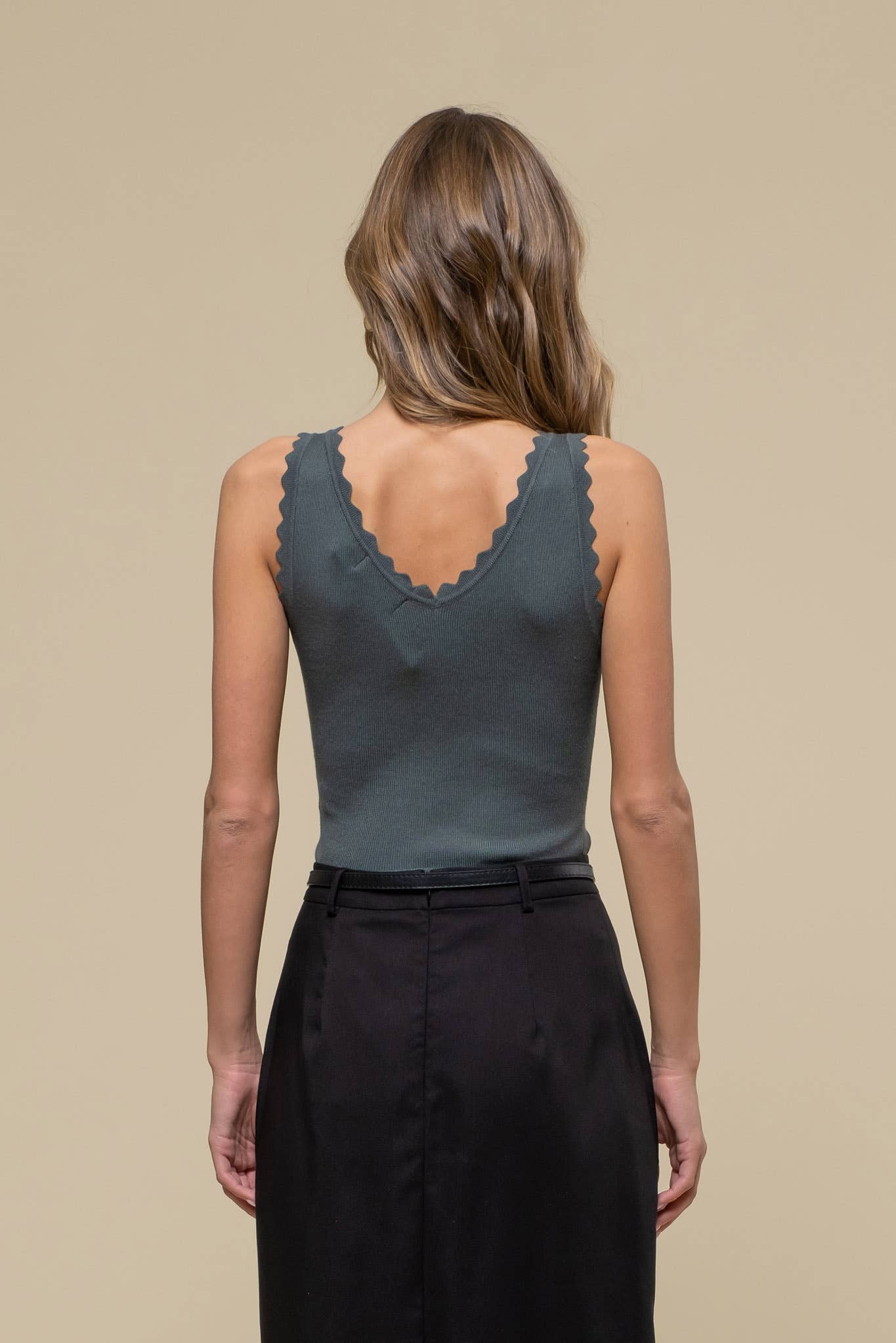 Scallop Edge Tank