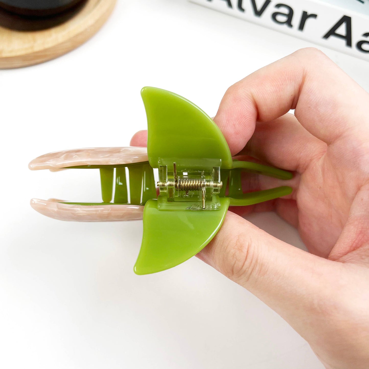 Acetate tulip claw clip flower hair clips